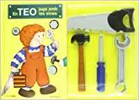 En Teo juga amb les eines