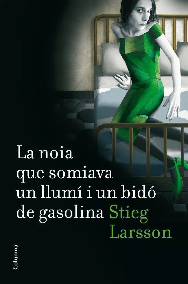 NOIA QUE SOMIAVA UN LLUMI I UN BIDO DE GASOLINA,LA