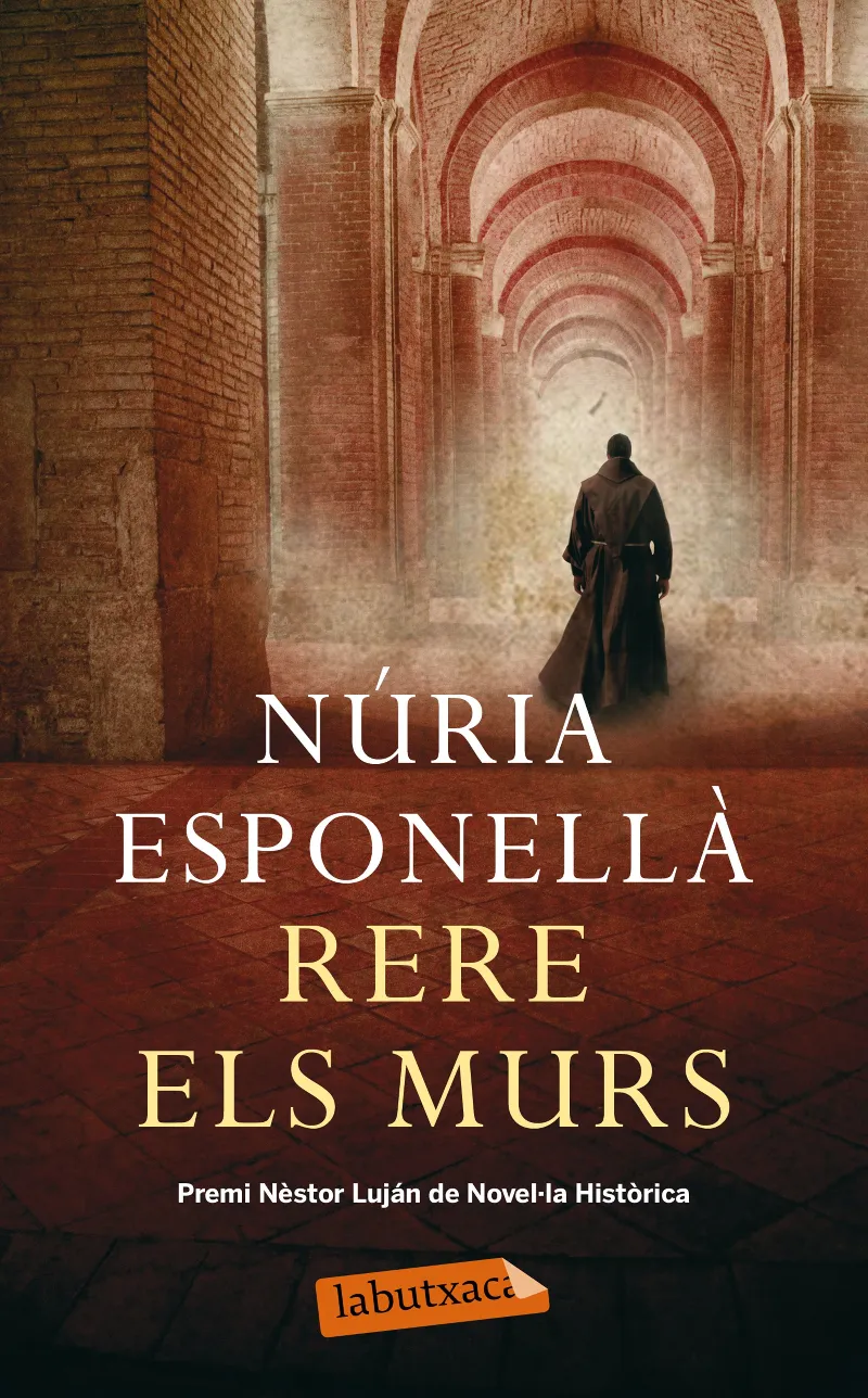 Rere els murs