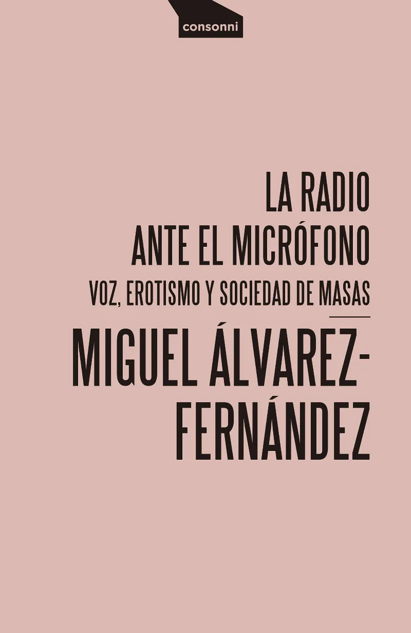 RADIO ANTE EL MICROFONO