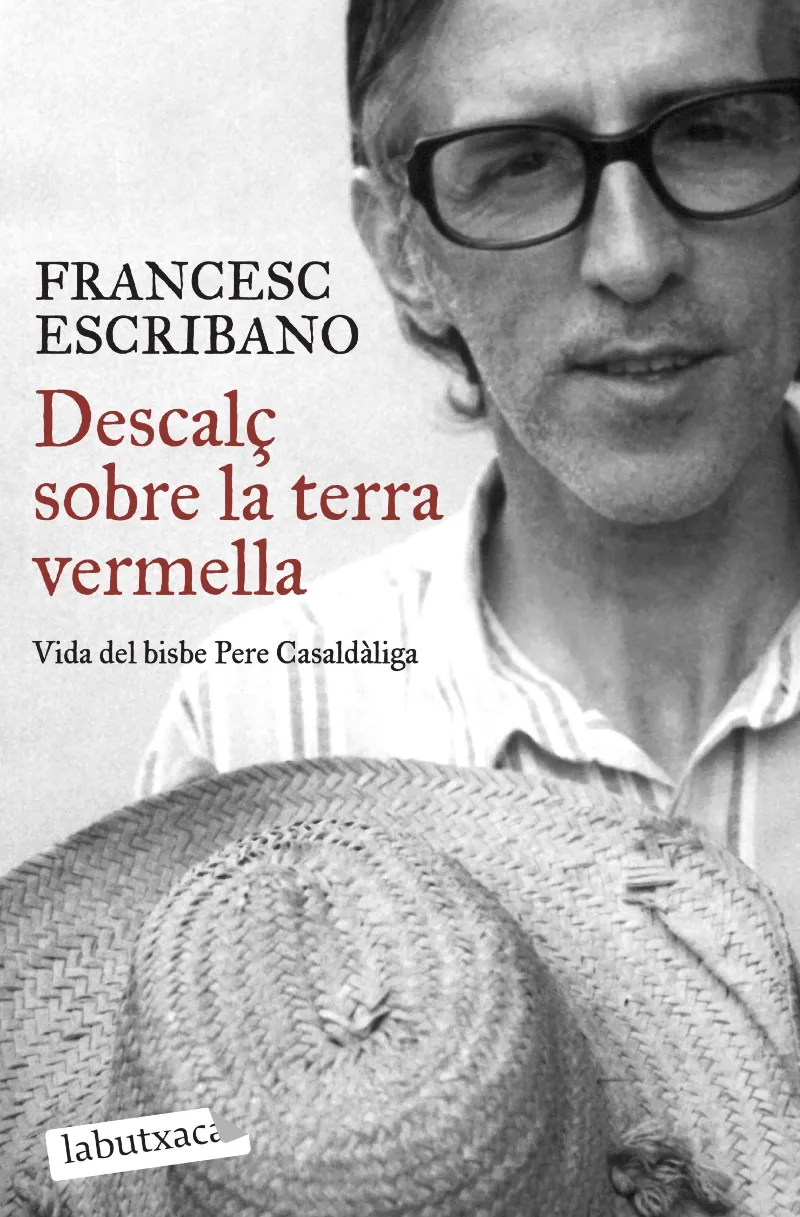 Descalç sobre la terra vermella.