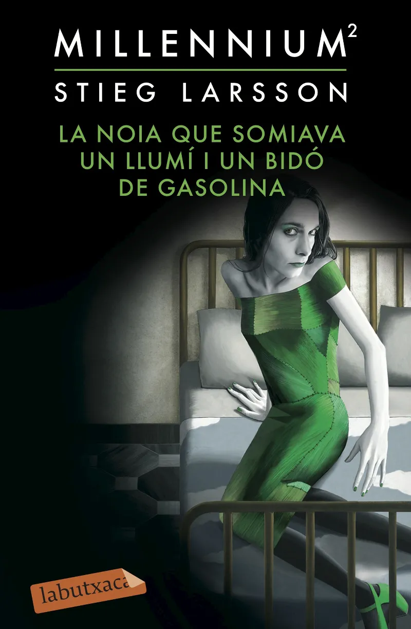 NOIA QUE SOMIAVA UN LLUMI I UN BIDO DE GASOLINA, LA