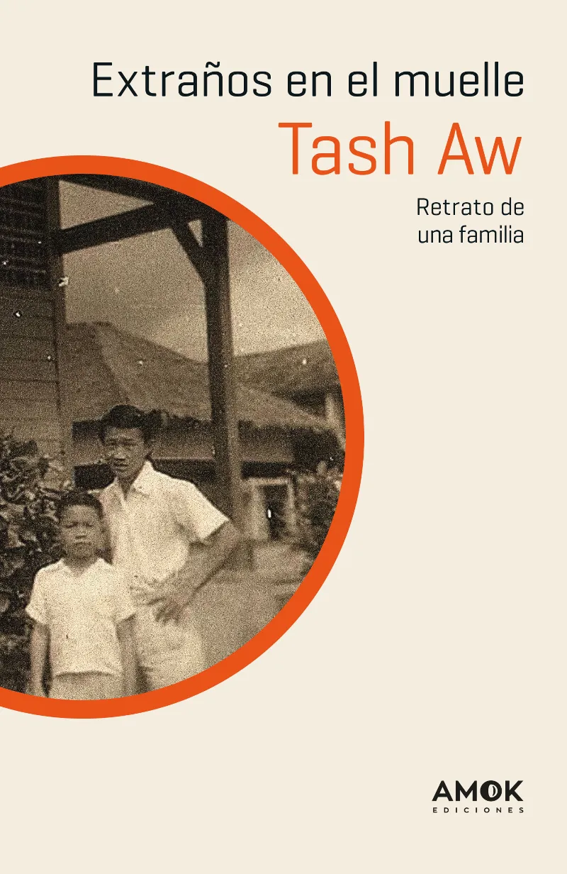 EXTRAÑOS EN EL MUELLE -RETRATO DE UNA FAMILIA-