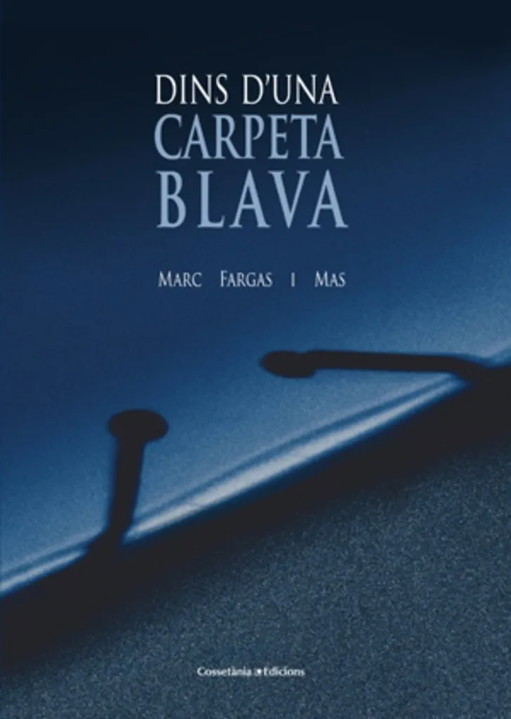 DINS D'UNA CARPETA BLAVA