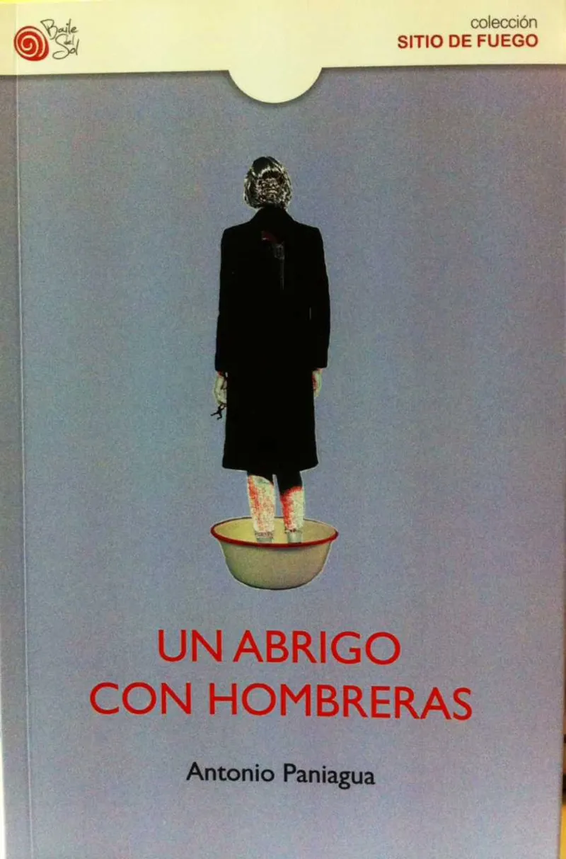 ABRIGO CON HOMBRERAS, UN